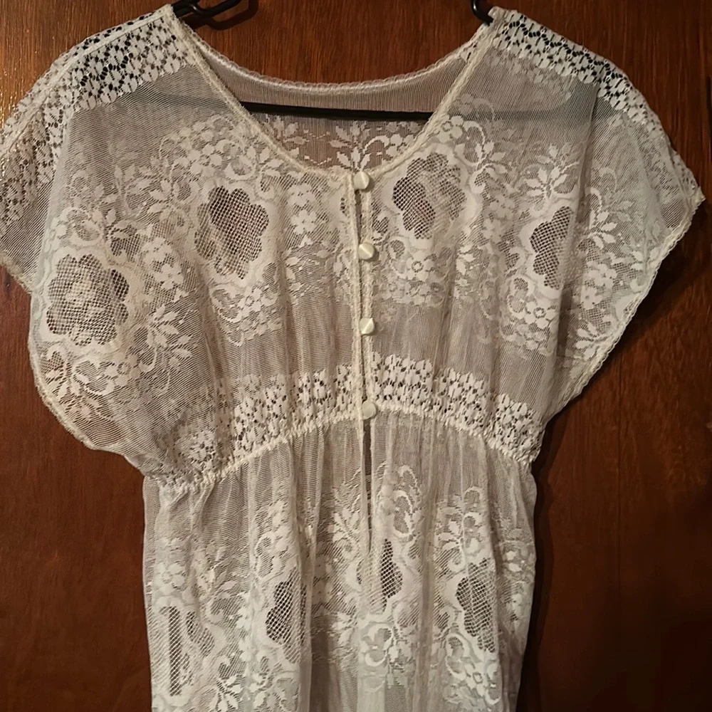 Lace maxi dress With 4 satin buttons for closing - Picture 1 of 2